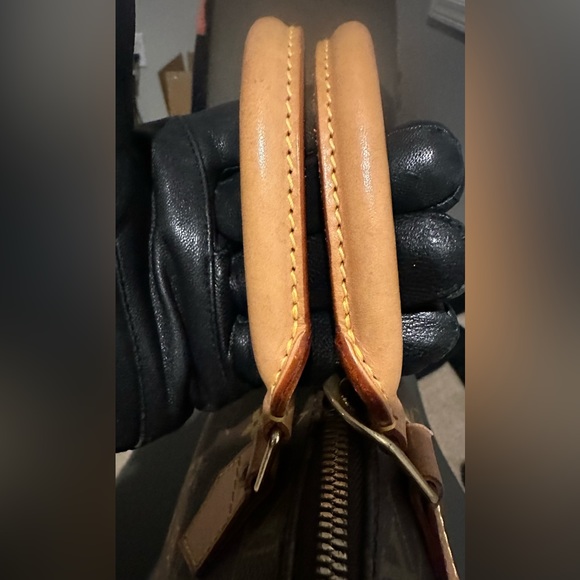 LOUIS VUITTON Monogram Alma Hand Bag.                    (made in France ) - Picture 14 of 16